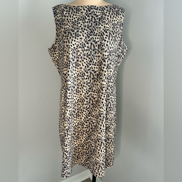 Tommy Bahama Dresses & Skirts - Tommy Bahama super soft and elegant Leopard Animal Print dress